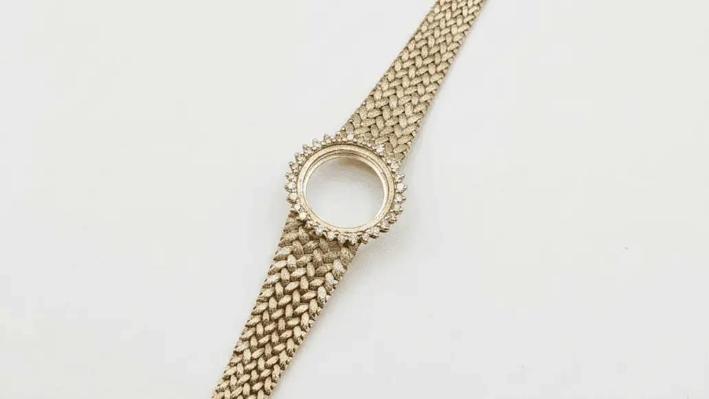 PARTIE DE MONTRE-BRACELET EN OR GRIS 750‰ COMPRENANT LA LUNE