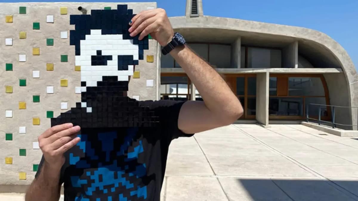 Portrait de Invader — street art — Street Art